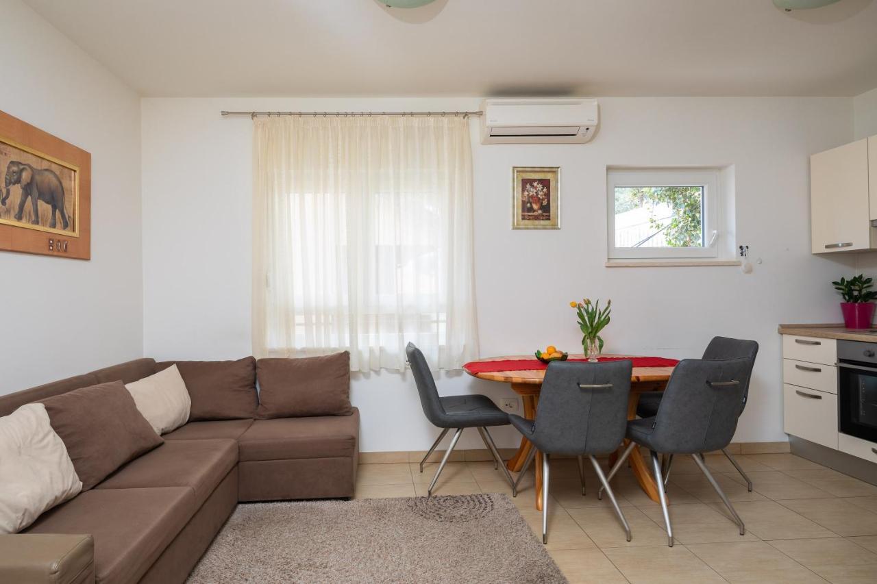 Adriatic Beach Suites Omiš Extérieur photo